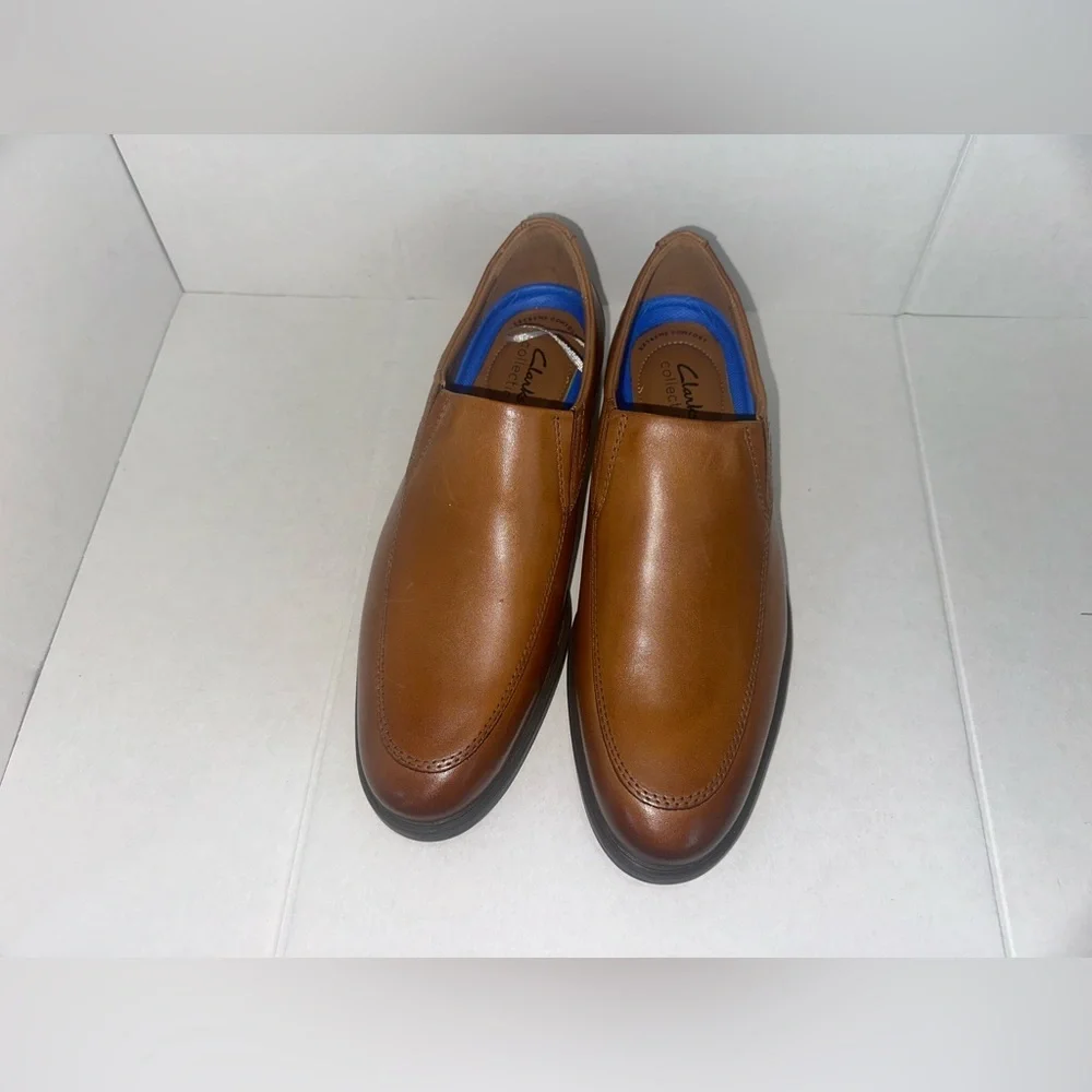 Clarks Men's Brown Leather Slip-Ons size 8 1/2W.      (#144)